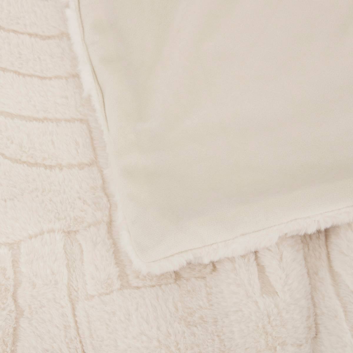 Plaid fausse fourrure jacquard Arka Coussins, plaids Plaids fausse fourrure