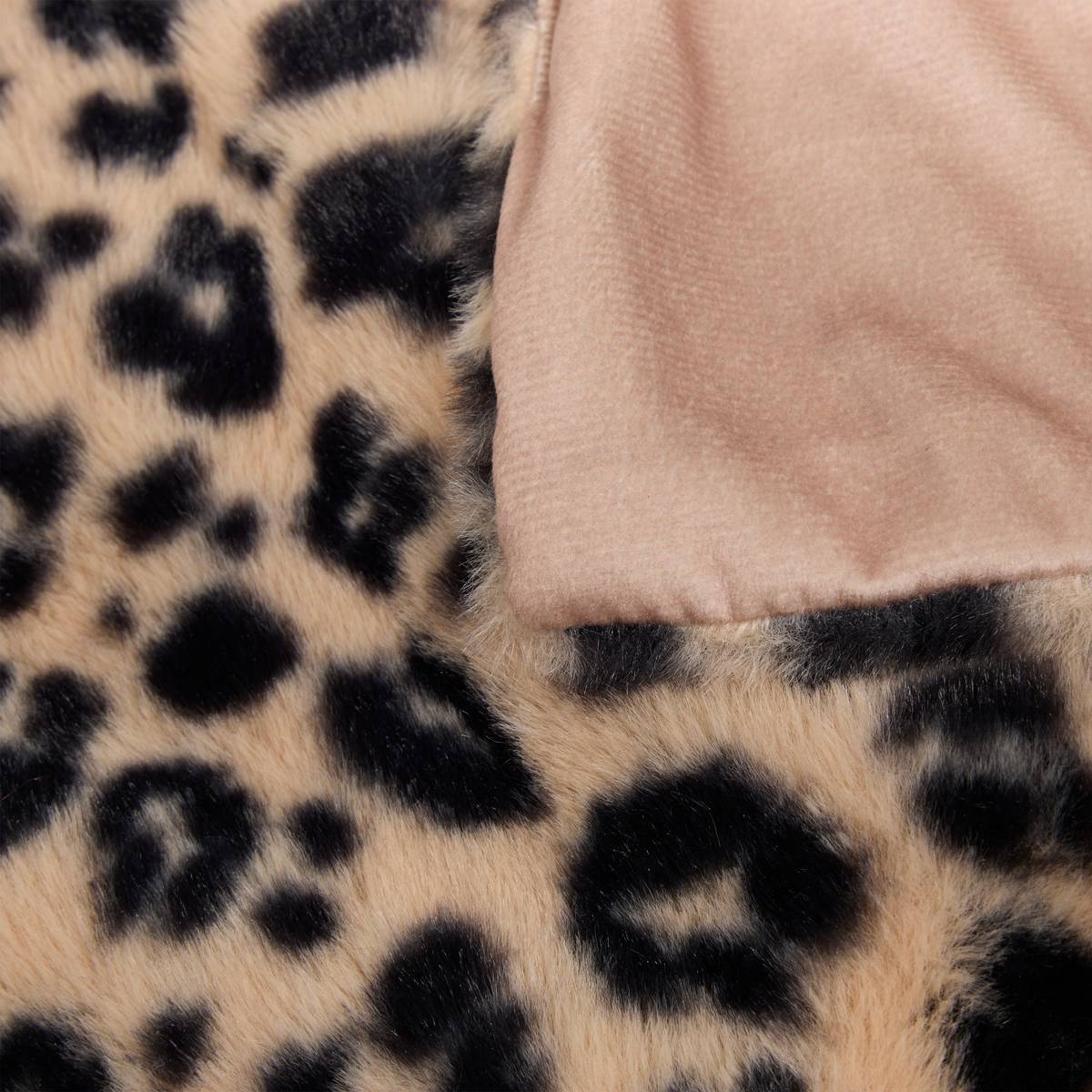 Plaid fausse fourrure imprimé Orana Coussins, plaids Plaids fausse fourrure